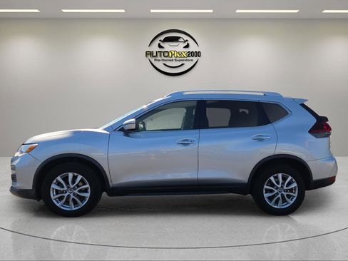 Used 2019 Nissan Rogue SV image 4