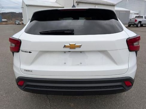 Used 2024 Chevrolet Trax LS image 5