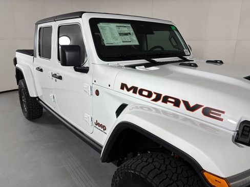 New 2026 Jeep Gladiator Mojave w/ Dual Top Group AWD/4WD image 12