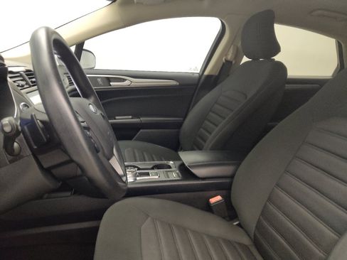 Used 2019 Ford Fusion SE FWD image 17