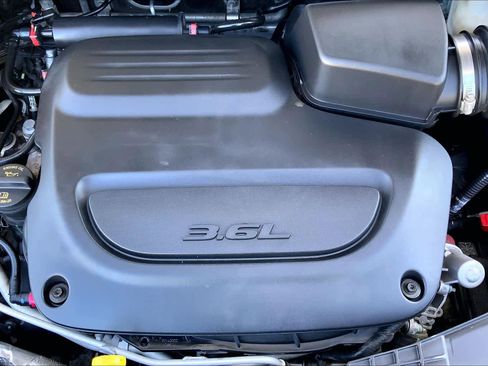 Used 2020 Chrysler Pacifica Touring-L Plus image 31