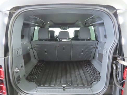 Used 2023 Land Rover Defender 110 X-Dynamic SE image 28