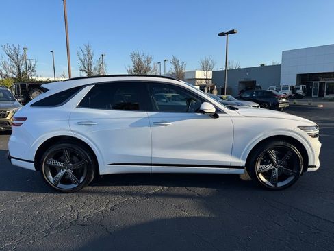 Used 2023 Genesis GV70 2.5T w/ Sport Prestige Package image 11