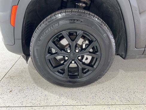 Used 2025 Jeep Grand Cherokee Altitude AWD/4WD image 29