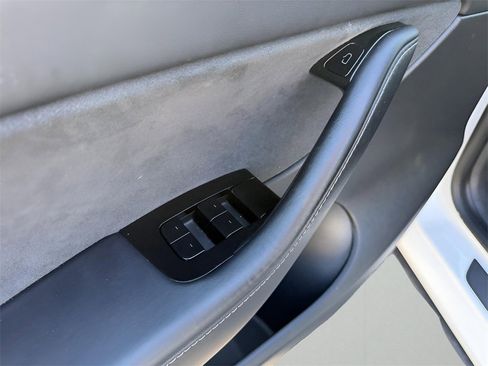 Used 2021 Tesla Model Y Long Range image 16