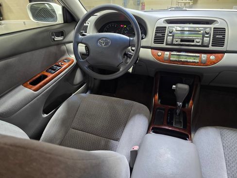 Used 2004 Toyota Camry XLE FWD image 15