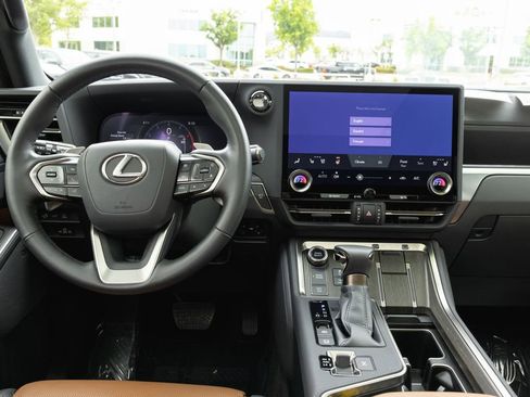 Used 2025 Lexus GX 550 w/ Accessory Package (Z1) AWD/4WD image 28