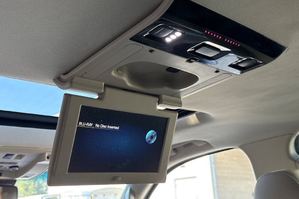 Used 2015 Cadillac Escalade ESV Luxury AWD/4WD image 17