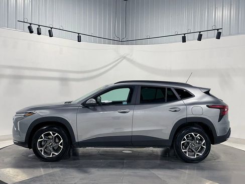 Used 2024 Chevrolet Trax LT FWD image 14