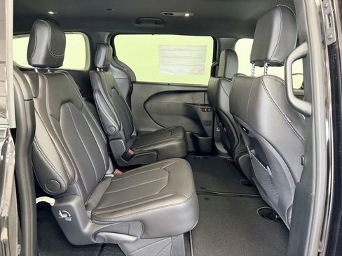 New 2026 Chrysler Pacifica Select w/ S Appearance Package AWD/4WD image 10