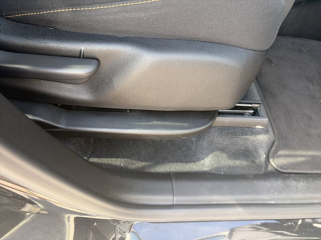 Used 2021 Chevrolet Traverse LT FWD image 34