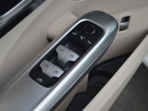 Certified 2025 Mercedes-Benz C 300 4MATIC Sedan image 13