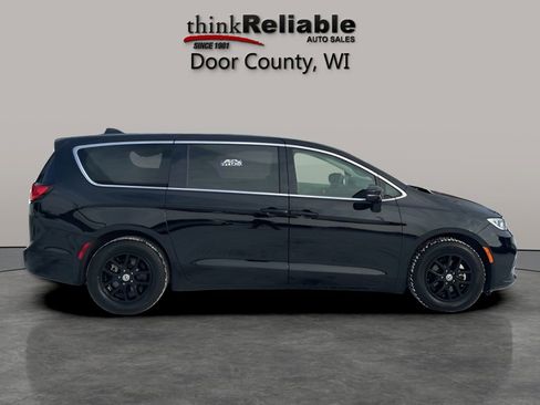 Used 2024 Chrysler Pacifica Touring-L FWD image 6