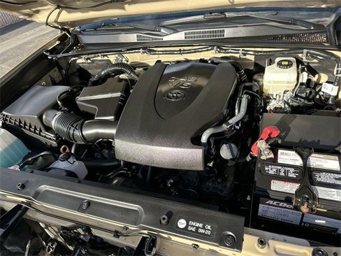 Used 2018 Toyota Tacoma TRD Off-Road image 27