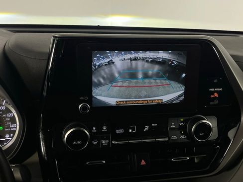 Used 2023 Toyota Highlander LE image 20