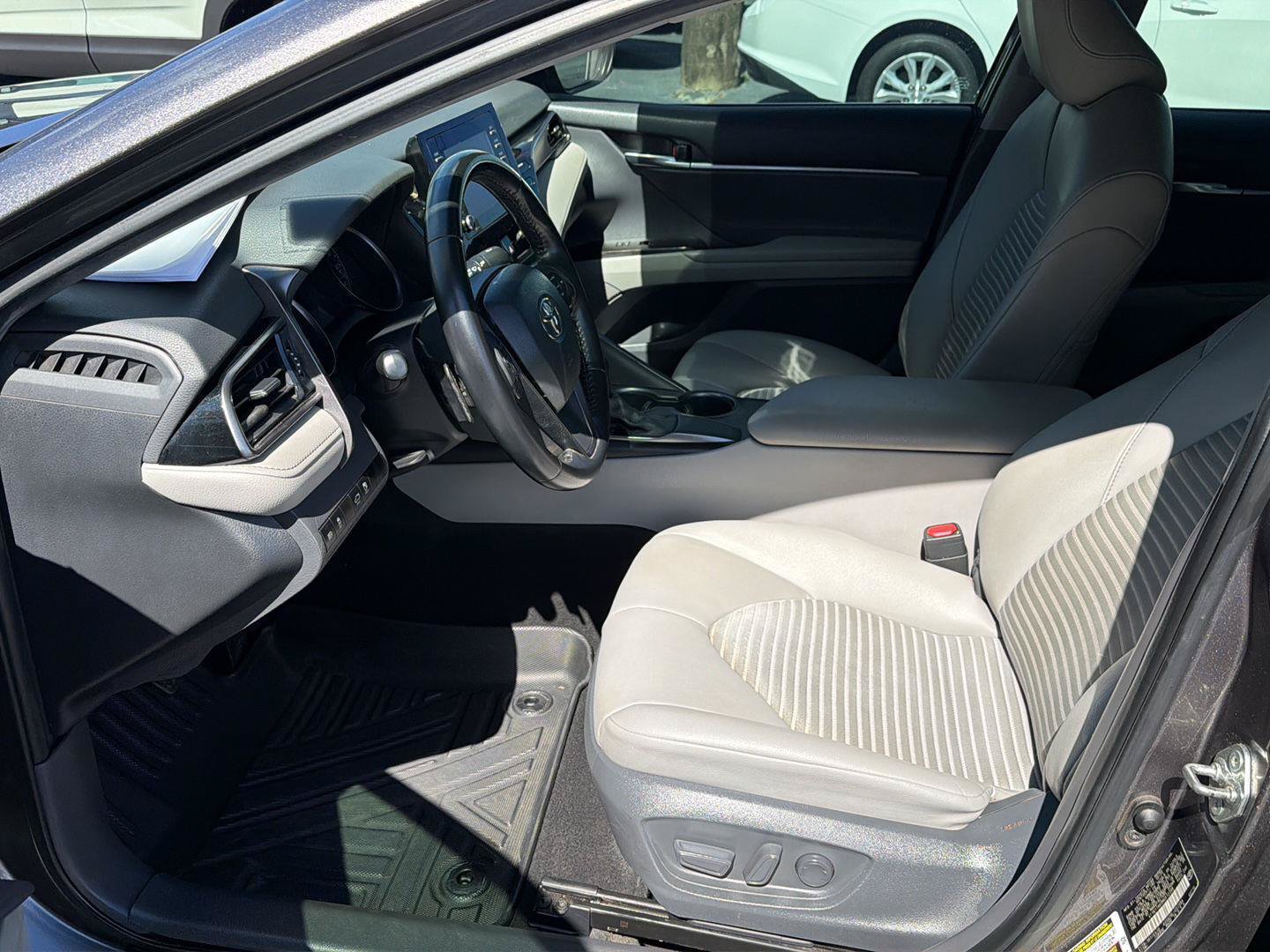 Used 2021 Toyota Camry SE FWD image 10