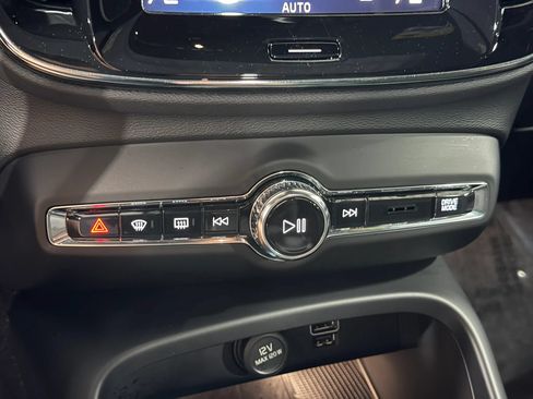 Used 2019 Volvo XC40 T5 R-Design AWD/4WD image 29