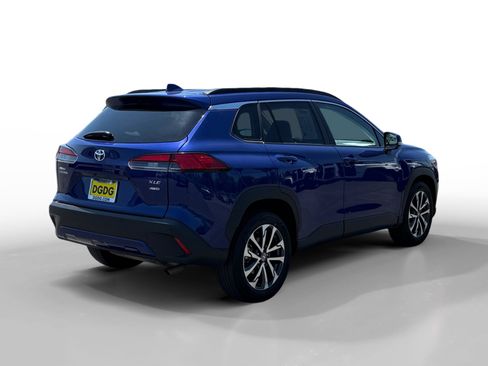 Used 2024 Toyota Corolla Cross XLE image 5