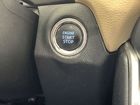 Used 2019 Toyota RAV4 XLE Premium FWD image 17