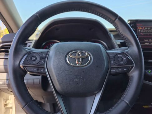Used 2022 Toyota Camry XSE image 17