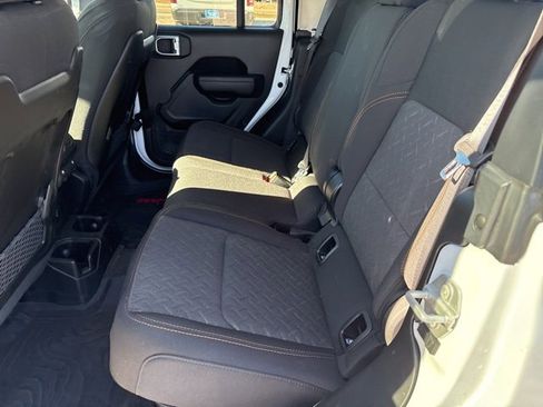 Used 2024 Jeep Gladiator Mojave w/ Safety Group image 18