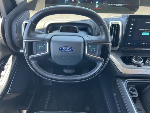 Used 2025 Ford Expedition Platinum AWD/4WD image 23