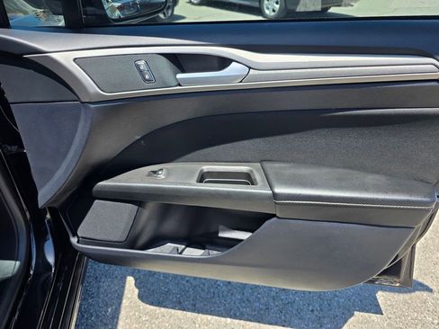 Used 2020 Ford Fusion SE FWD image 24