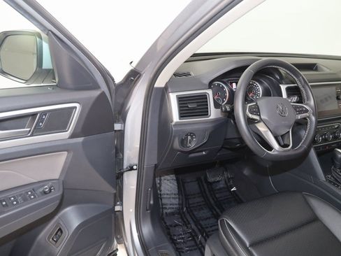Used 2021 Volkswagen Atlas SE image 48