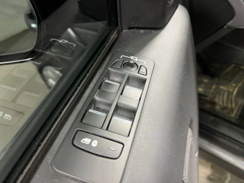 Used 2020 Land Rover Discovery Sport SE image 15