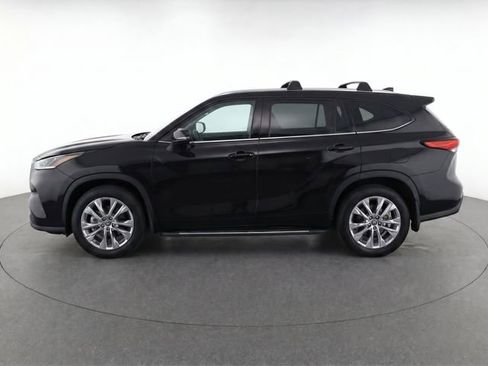 Used 2021 Toyota Highlander Limited FWD image 4