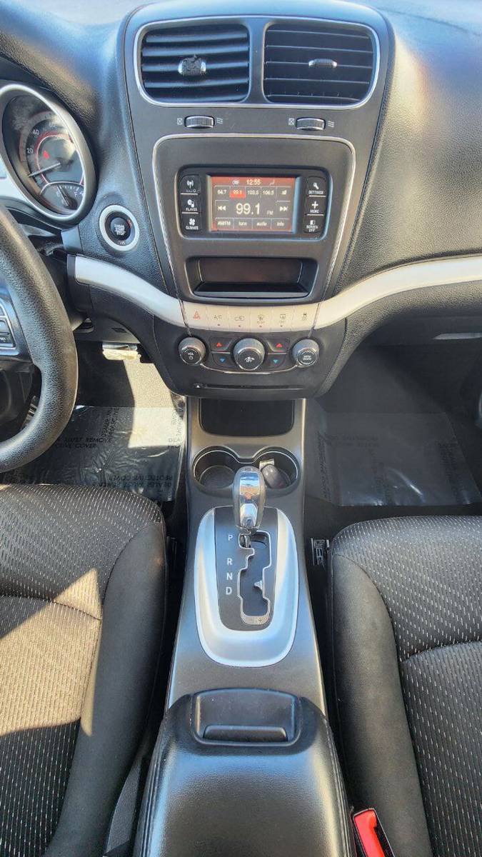Used 2019 Dodge Journey SE FWD image 13