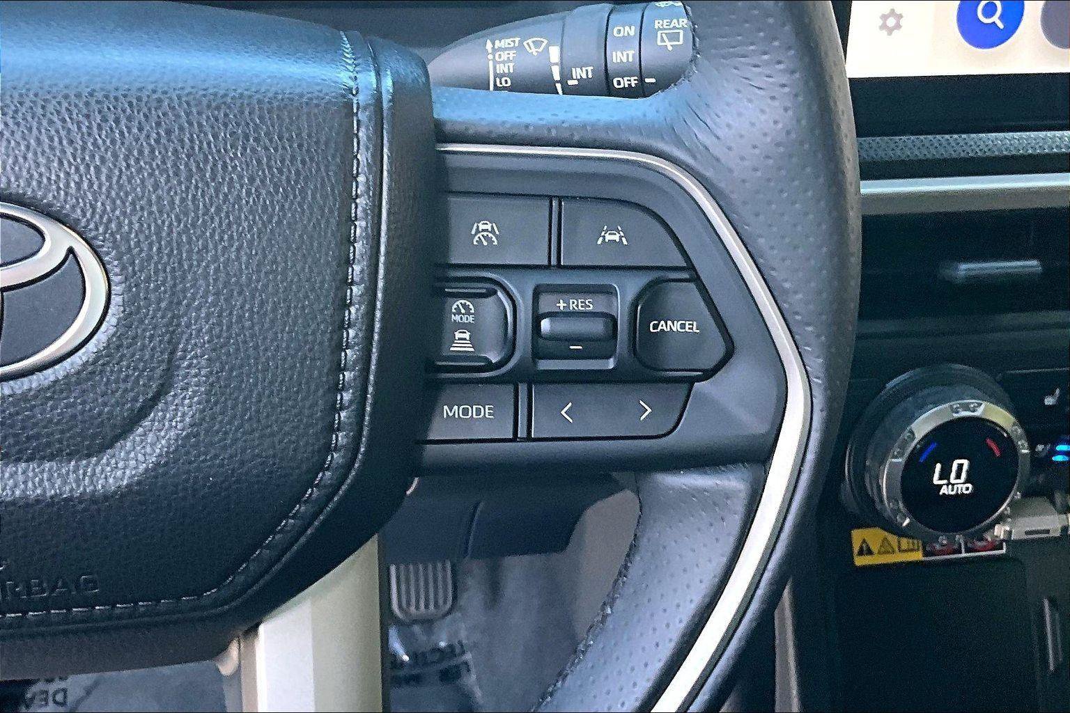 Used 2025 Toyota 4Runner Limited AWD/4WD image 19