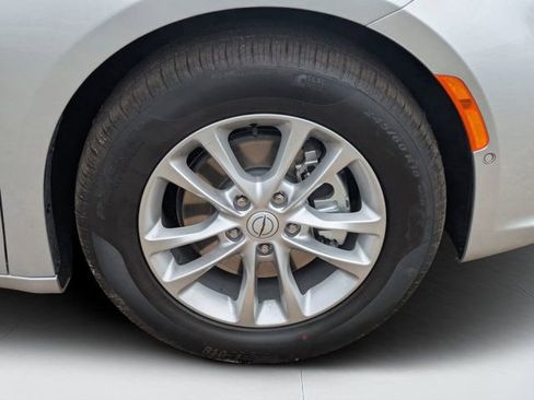 New 2026 Chrysler Pacifica Select image 9