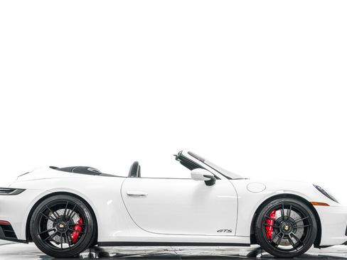 Used 2023 Porsche 911 Carrera GTS RWD image 2