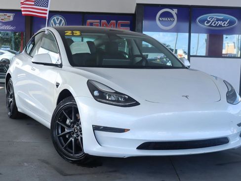 Used 2023 Tesla Model 3 Standard Range RWD image 2