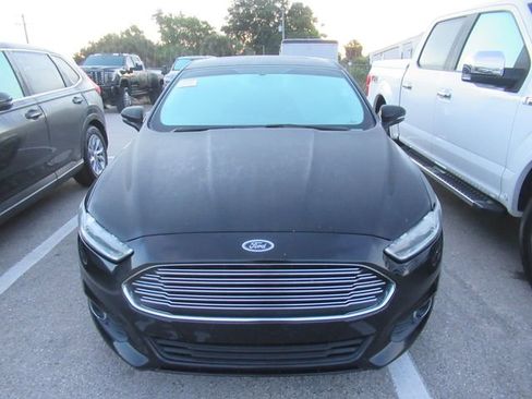 Used 2016 Ford Fusion SE w/ Equipment Group 202A FWD image 2