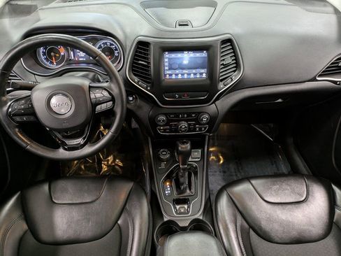 Used 2019 Jeep Cherokee Latitude Plus AWD/4WD image 24