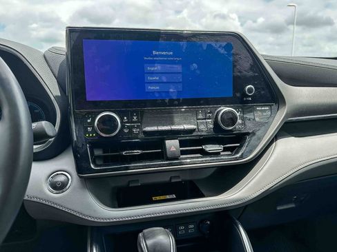 Used 2023 Toyota Highlander Limited image 32