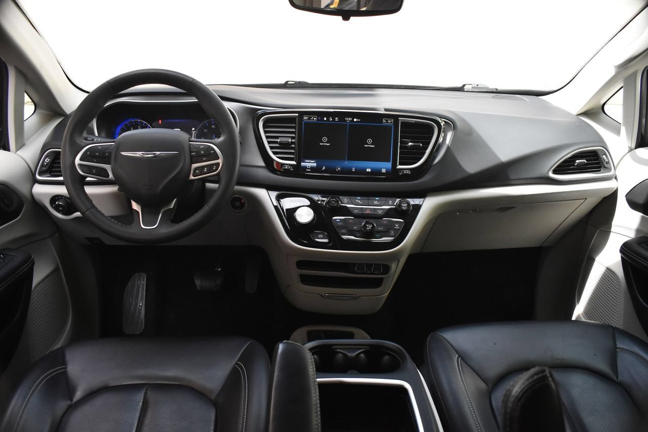 Used 2024 Chrysler Pacifica Touring-L FWD image 23