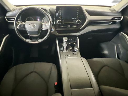 Used 2021 Toyota Highlander LE image 30