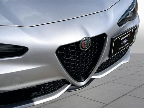 Used 2019 Alfa Romeo Giulia Ti Sport w/ Quick Order Package 22U Sport RWD image 30