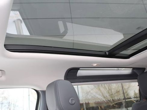 Used 2023 Land Rover Defender 90 X-Dynamic SE image 23