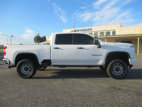 Used 2023 Chevrolet Silverado 2500 LTZ w/ LTZ Plus Package AWD/4WD image 2