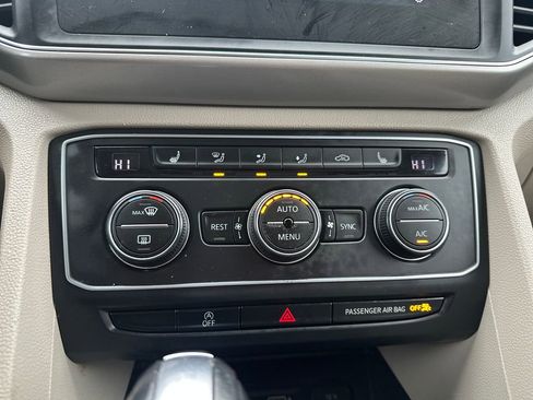 Used 2019 Volkswagen Atlas SE w/ Panoramic Sunroof Package image 11