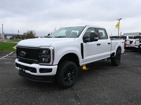 New 2026 Ford F250 4x4 Crew Cab Super Duty image 2