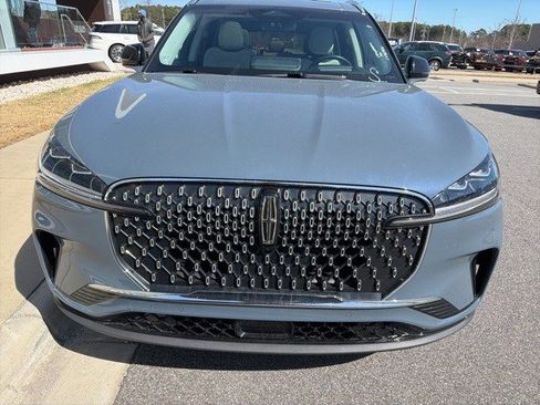 Used 2025 Lincoln Aviator Reserve w/ Equipment Group 201A image 8