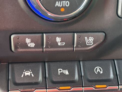 Used 2021 Chevrolet Silverado 1500 High Country w/ Technology Package image 32