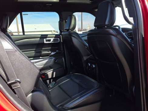 Used 2020 Ford Explorer XLT w/ Equipment Group 202A AWD/4WD image 10