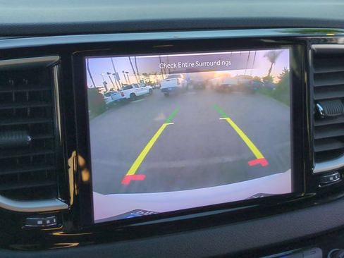 Used 2023 Chrysler Pacifica Touring-L FWD image 14