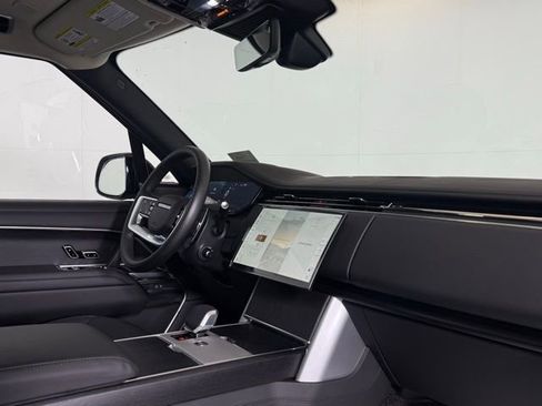 Certified 2026 Land Rover Range Rover SE image 18